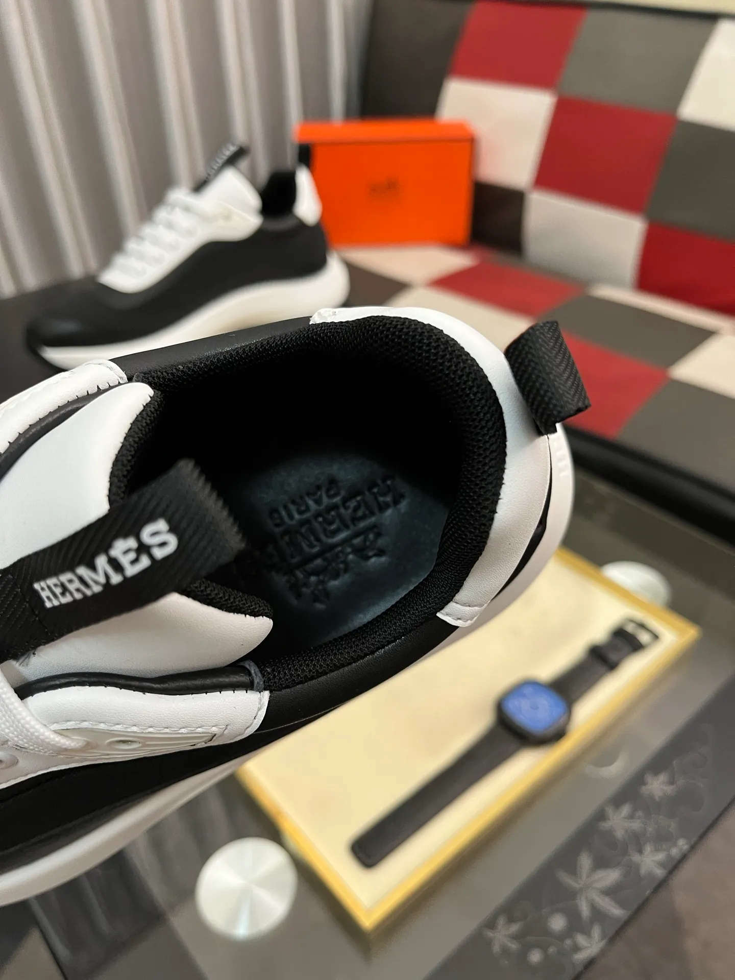 Men's shoes 💰458⌚️⌚️[hermes] Hermès men's fashionable sports shoes, carefully built as an international brand. This casual shoe combines high-quality fabrics and exquisite craftsmanship. It integrates simple and unique design style to interpret the brand's luxurious beauty in a low-key manner. The upper is made of original fabric with a first layer of suede. The layered design has distinct lines on the upper and a lightweight rubber outsole. Light luxury style, the details exude a dynamic masculine atmosphere, elegant and mainstream, size: 38-442️⃣colors available